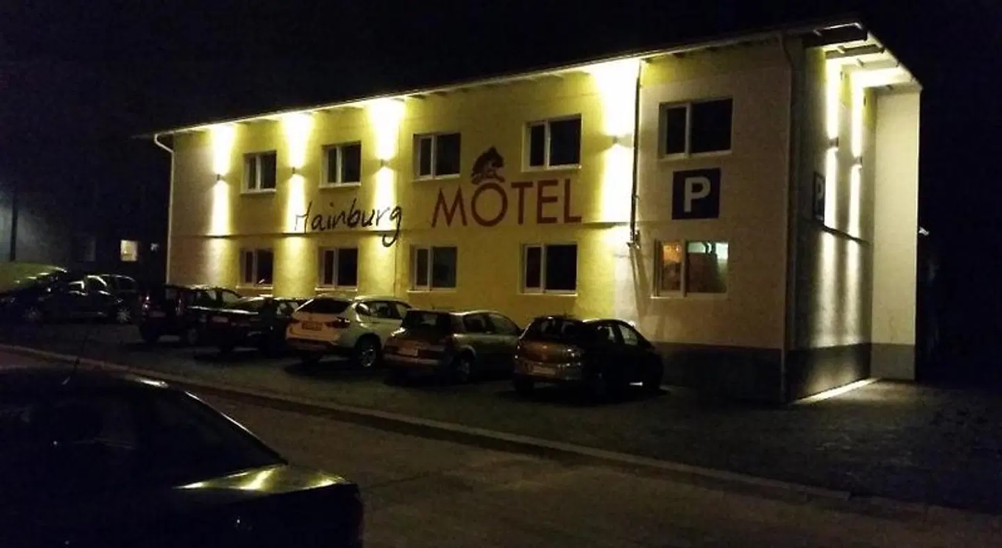 FairSleep Motel Hainburg EXTERIOR