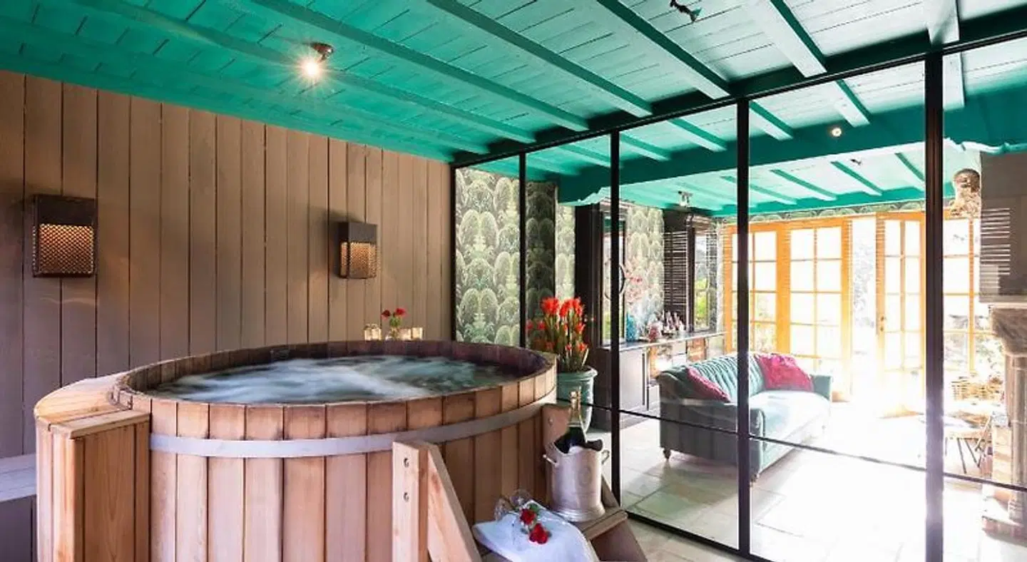 B&B The Secret Garden HEALTH_BEAUTY