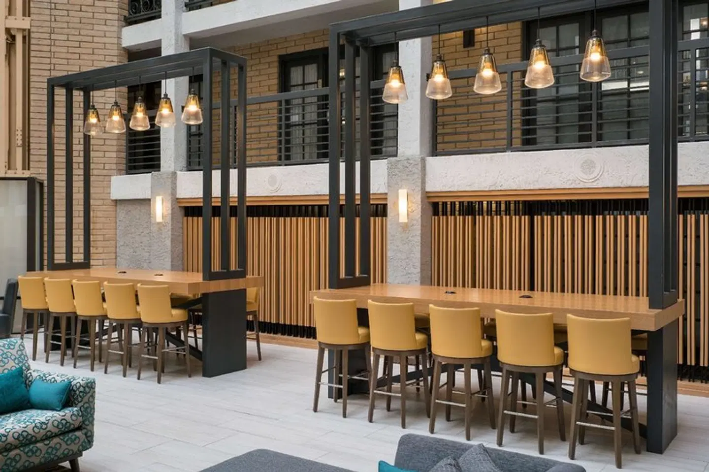 Embassy Suites by Hilton Austin Central Bar