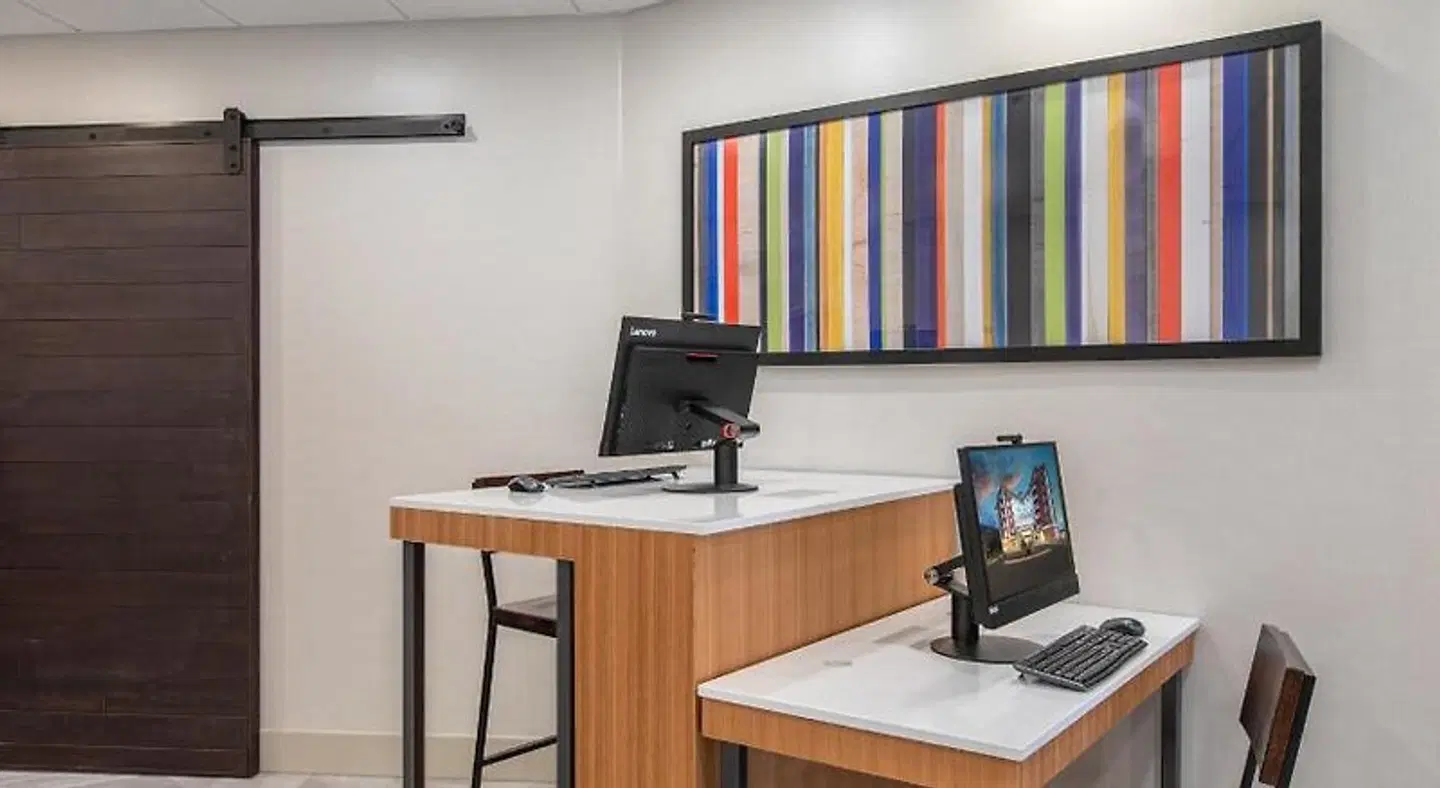 Holiday Inn & Suites Asheville Downtown by IHG ROOM_EXAMPLE