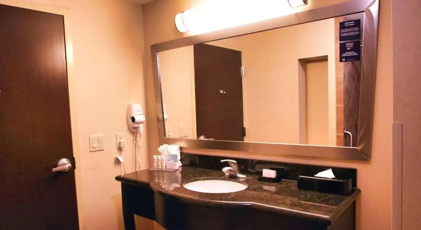 Hampton Inn & Suites Jacksonville - Beach Boulevard/Mayo Clinic Area Badezimmer
