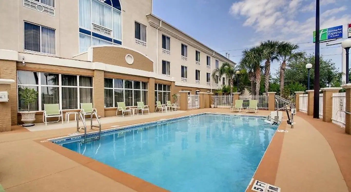 Holiday Inn Express & Suites Jacksonville South - I-295 by IHG OUTDOOR_POOL