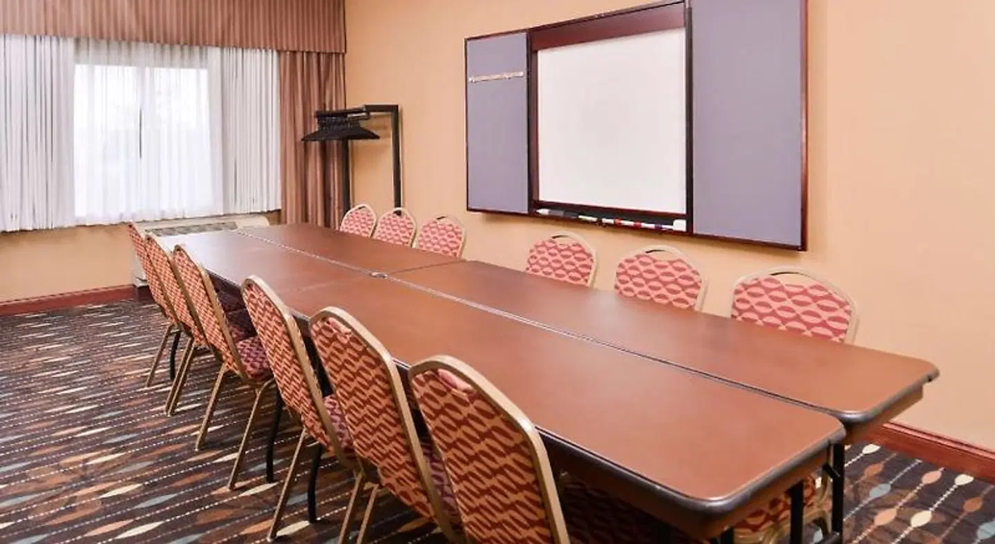 Hampton Inn York ROOM_EXAMPLE