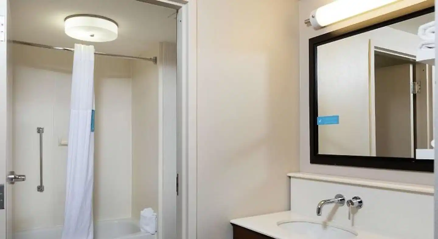 Hampton Inn & Suites Austin-Airport Badezimmer