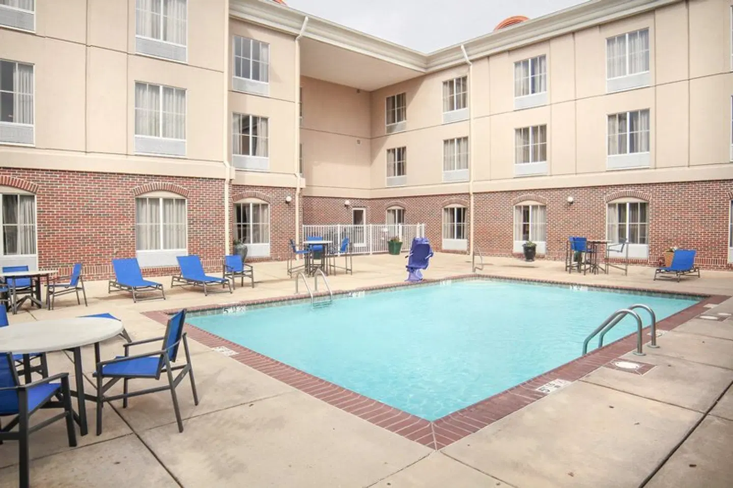 Holiday Inn Express & Suites Vicksburg by IHG OUTDOOR_POOL