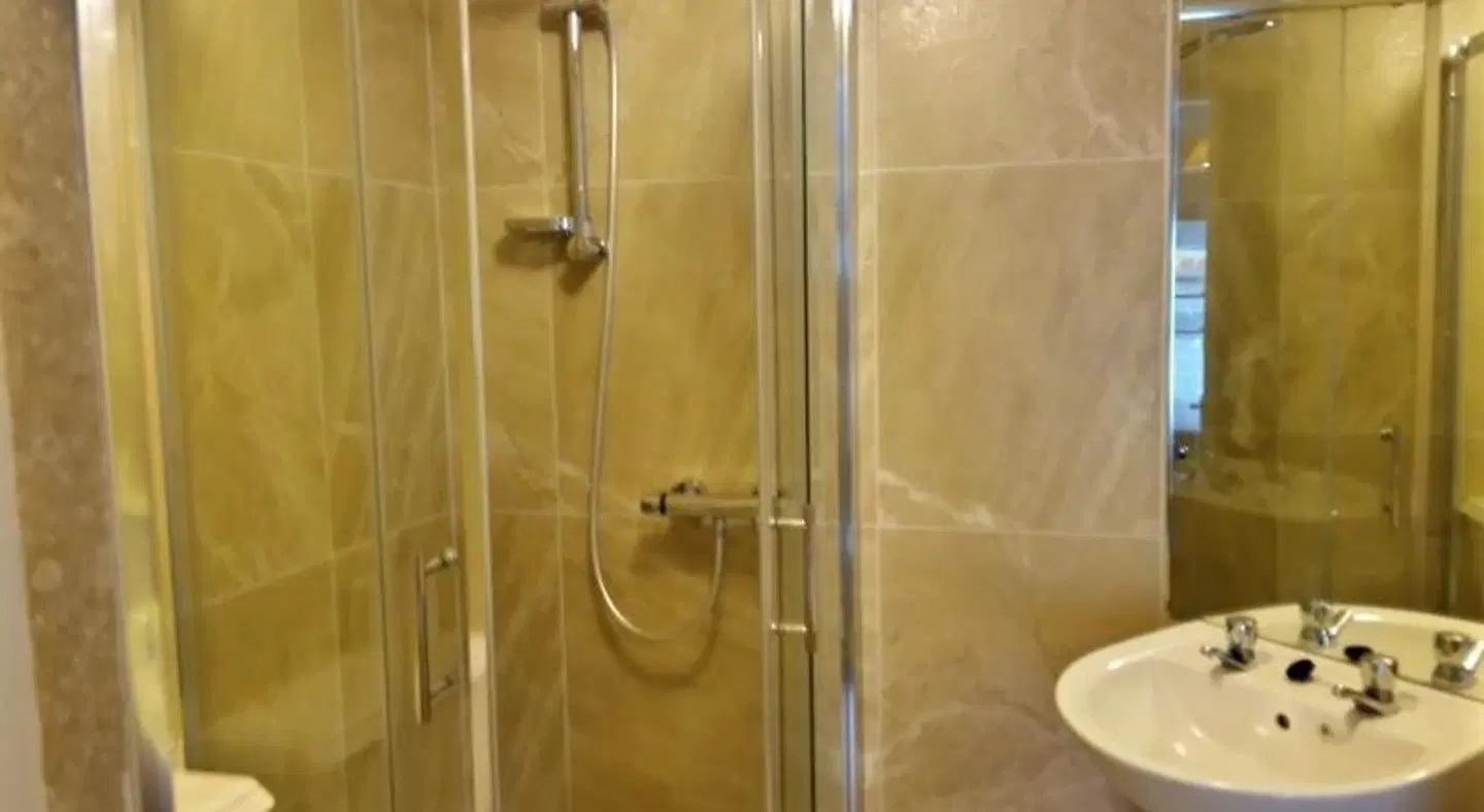 The Anchorage Guest House Badezimmer