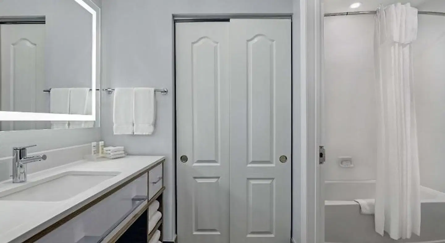 Homewood Suites by Hilton London Ontario Badezimmer