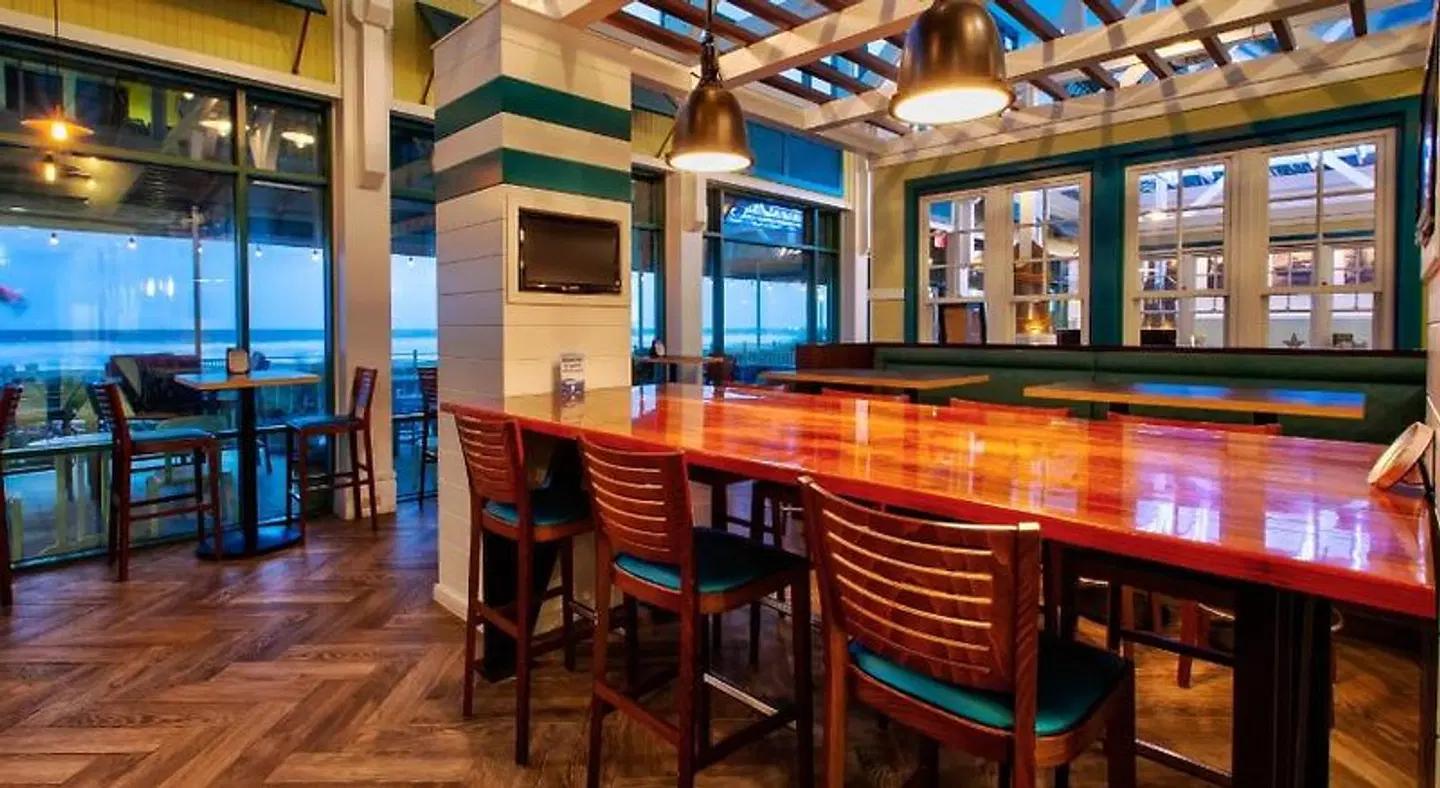 Holiday Inn VA Beach-Oceanside 21st Street Bar