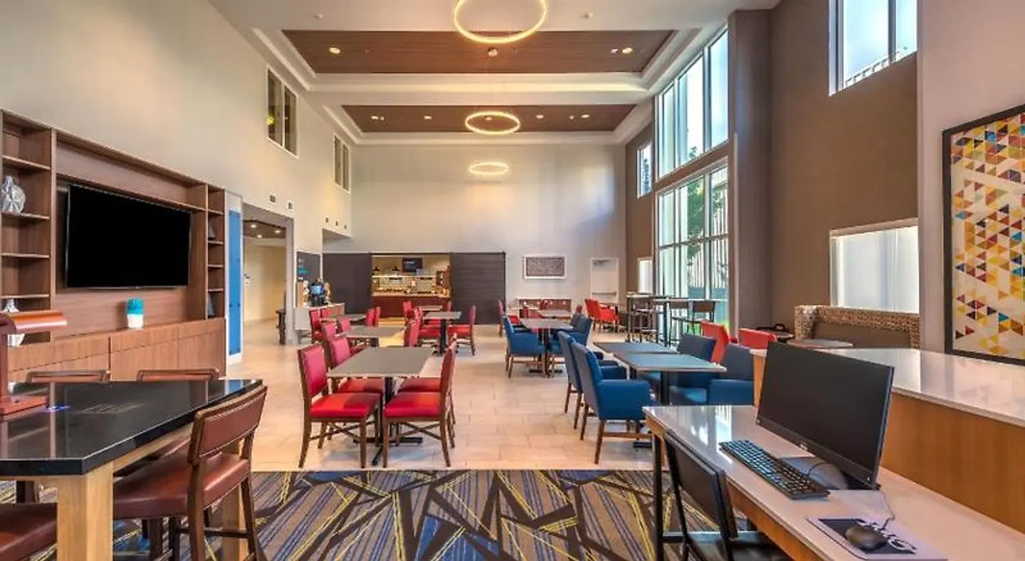 Holiday Inn Express & Suites Reno Airport by IHG Restaurant