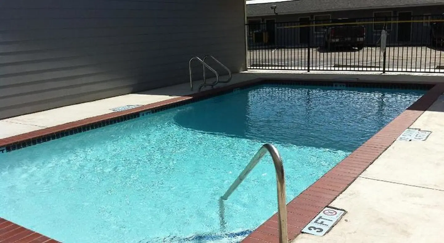 Southern Inn and Suites Yorktown Hallenbad