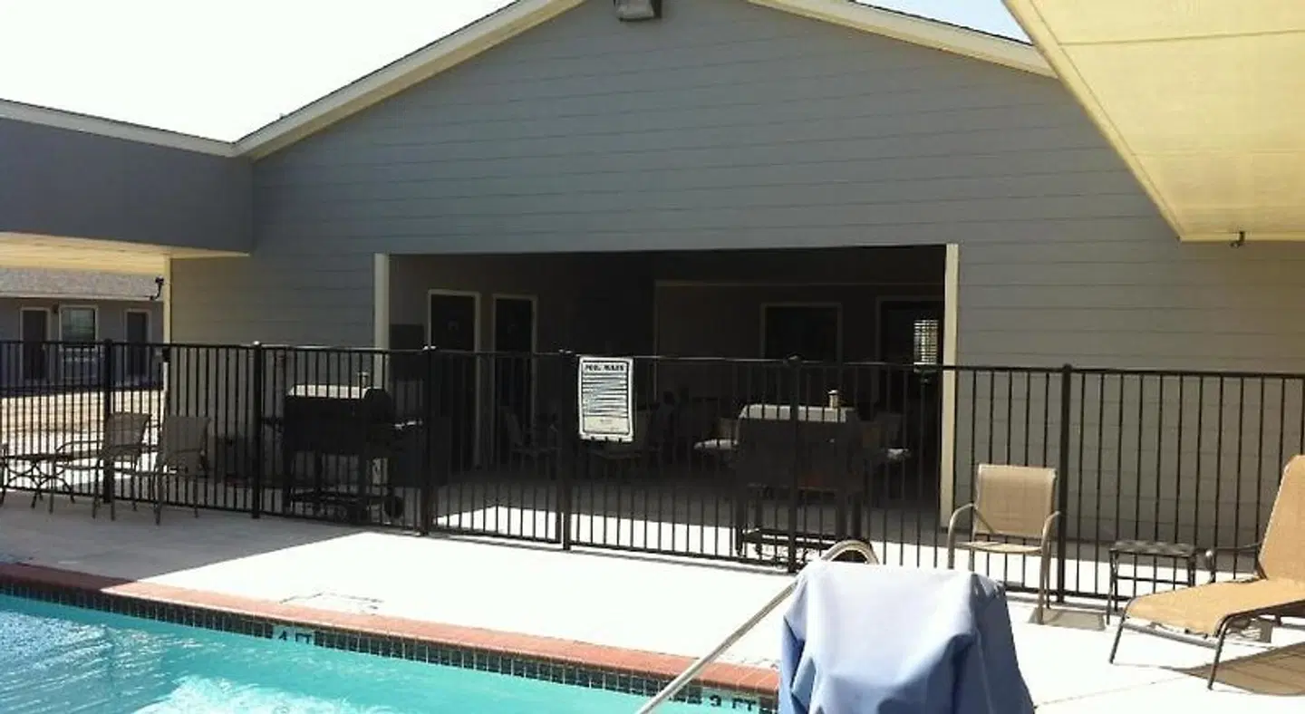 Southern Inn and Suites Yorktown OUTDOOR_POOL