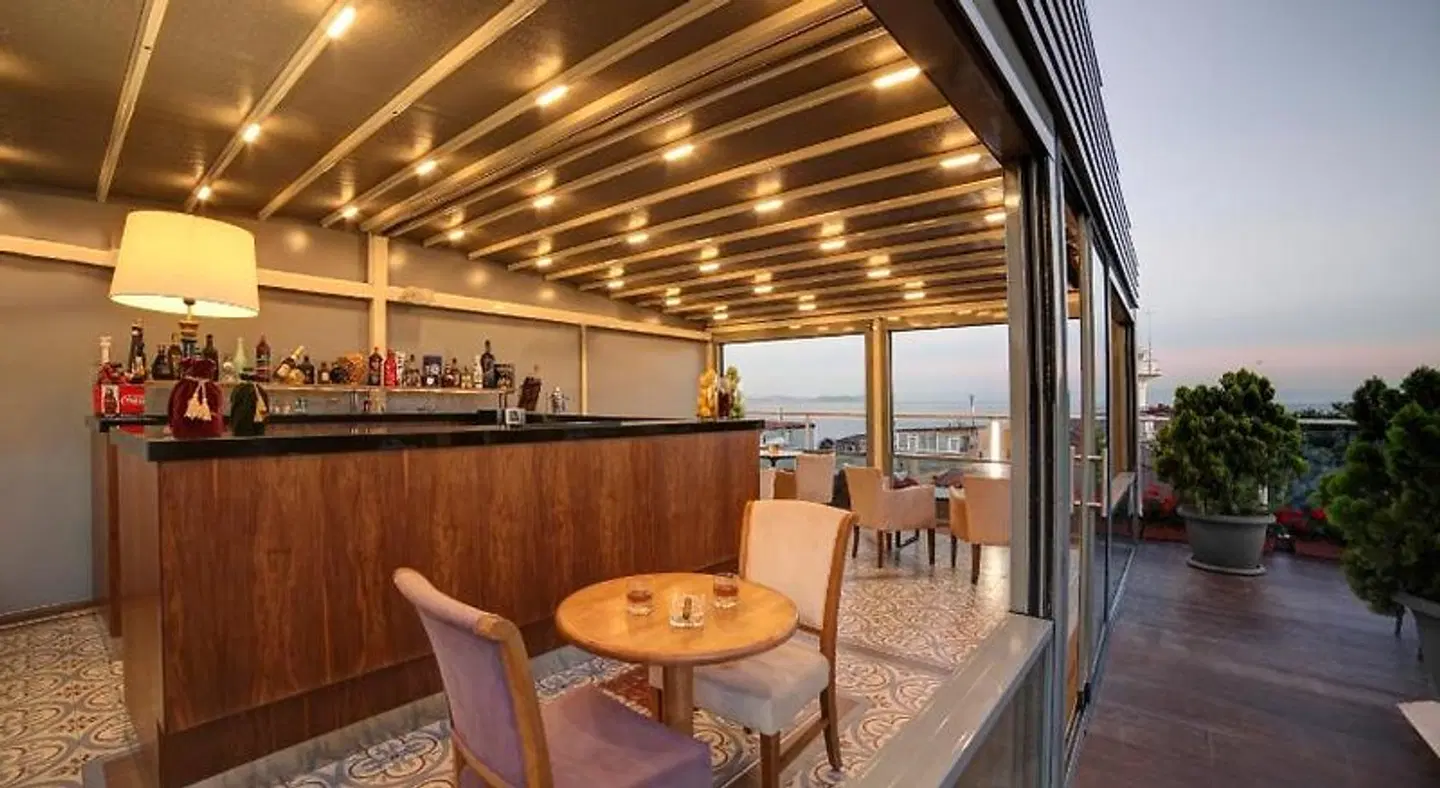 Almina Guest House Bar