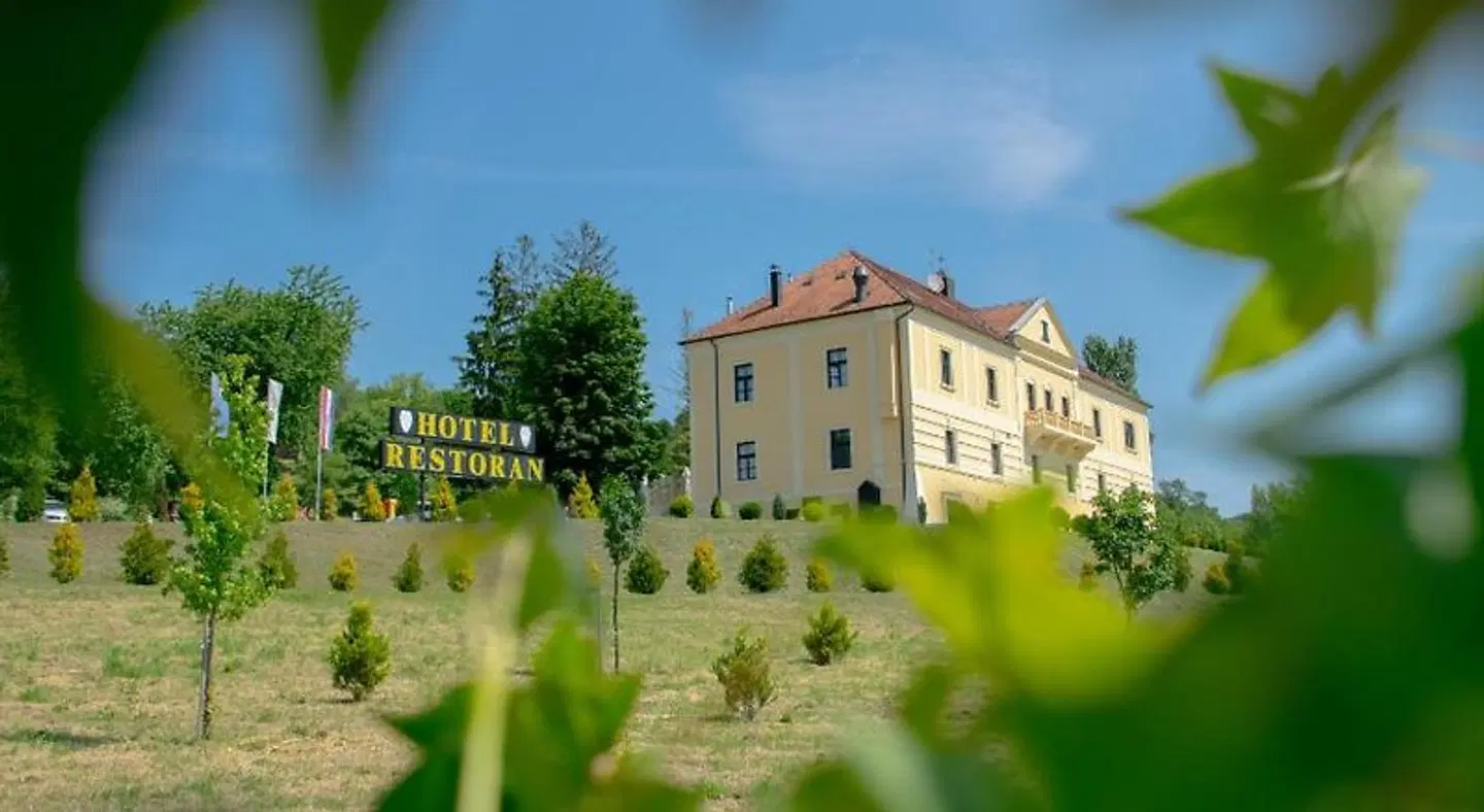 Castle Gjalski EXTERIOR