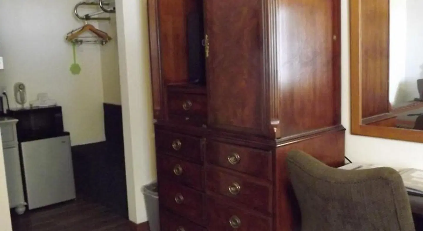 Crest Country Inn ROOM_EXAMPLE
