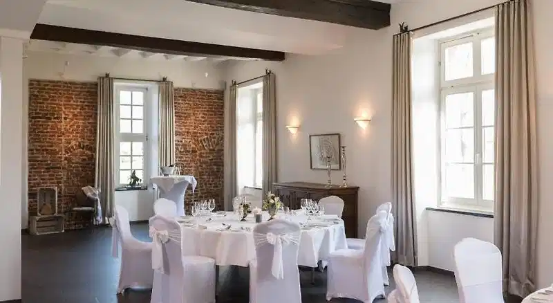 Burg Obbendorf – Hotelfoto
