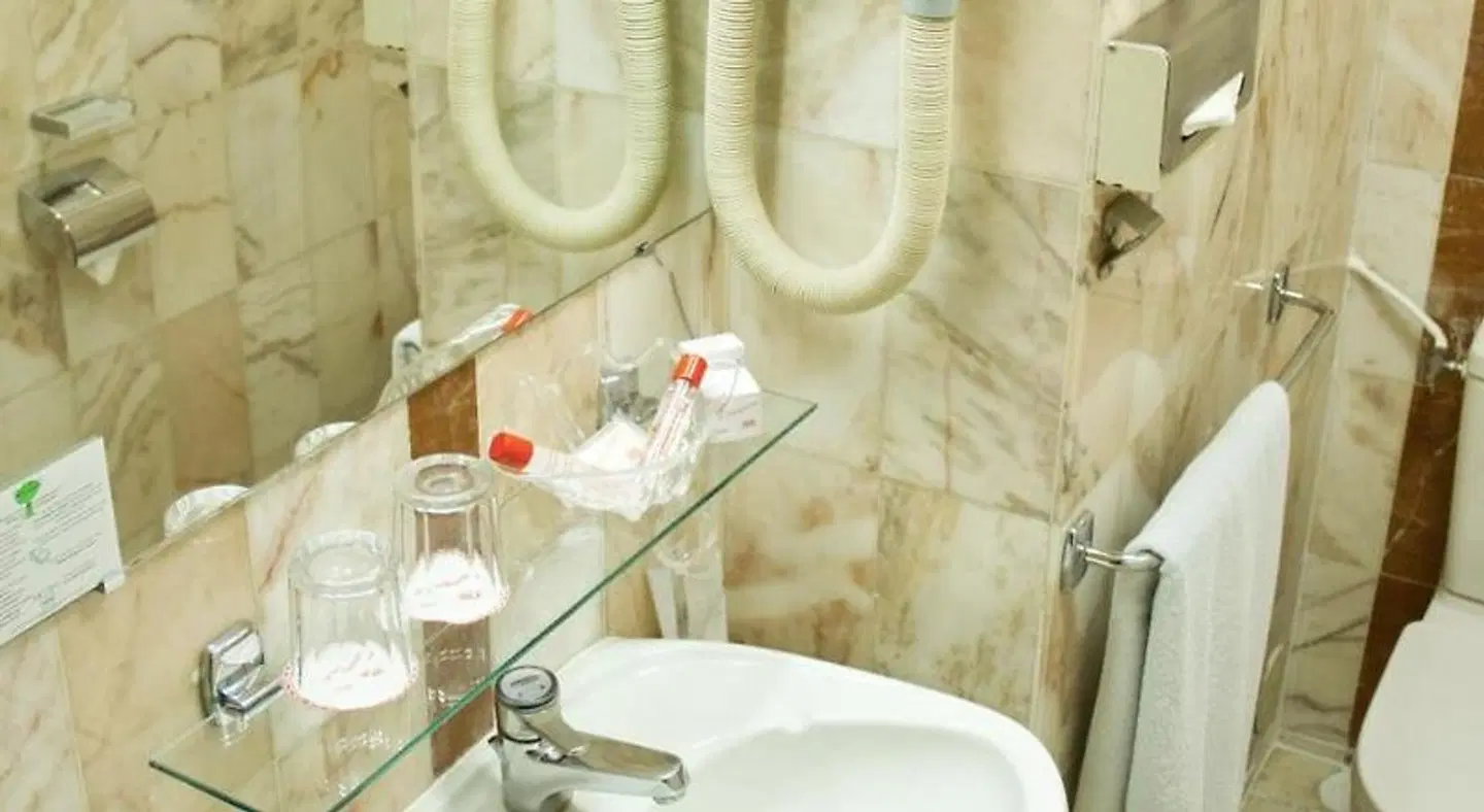 Hôtel La Sanguine Badezimmer