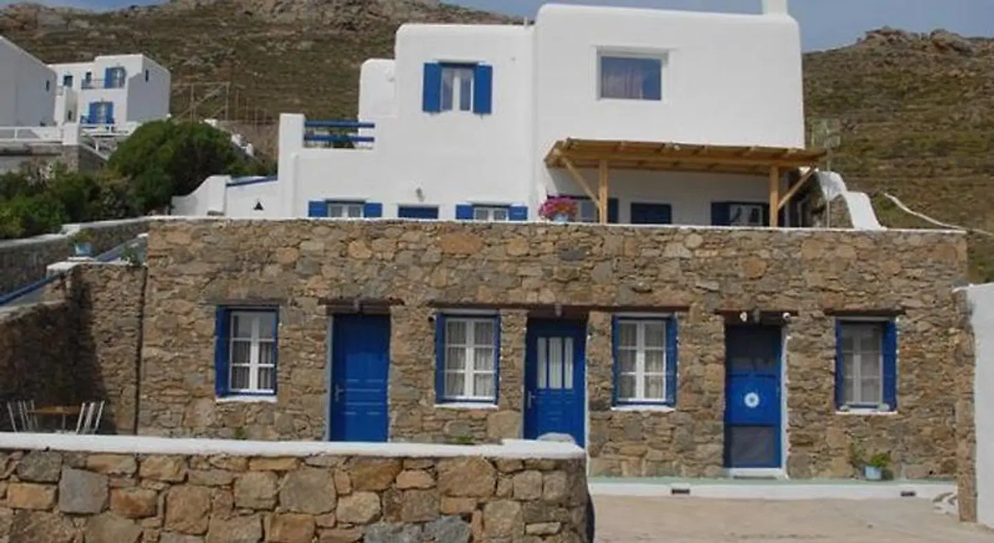 Adonis Rooms EXTERIOR