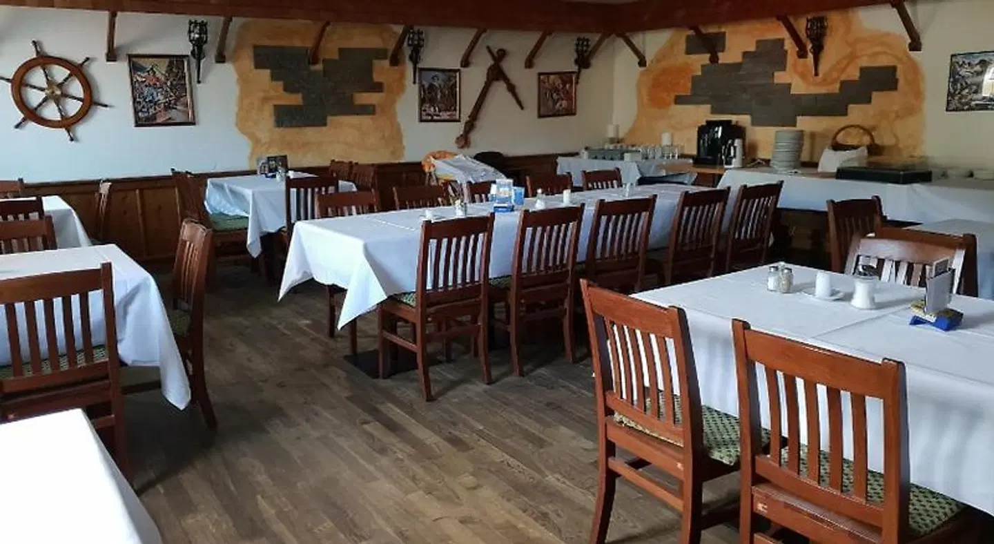 Pirates Hotel Restaurant