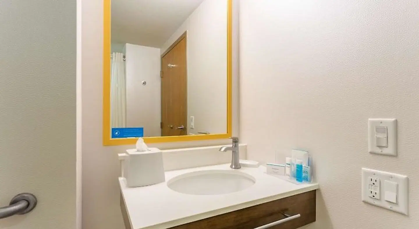Hampton Inn Cedar Rapids Badezimmer