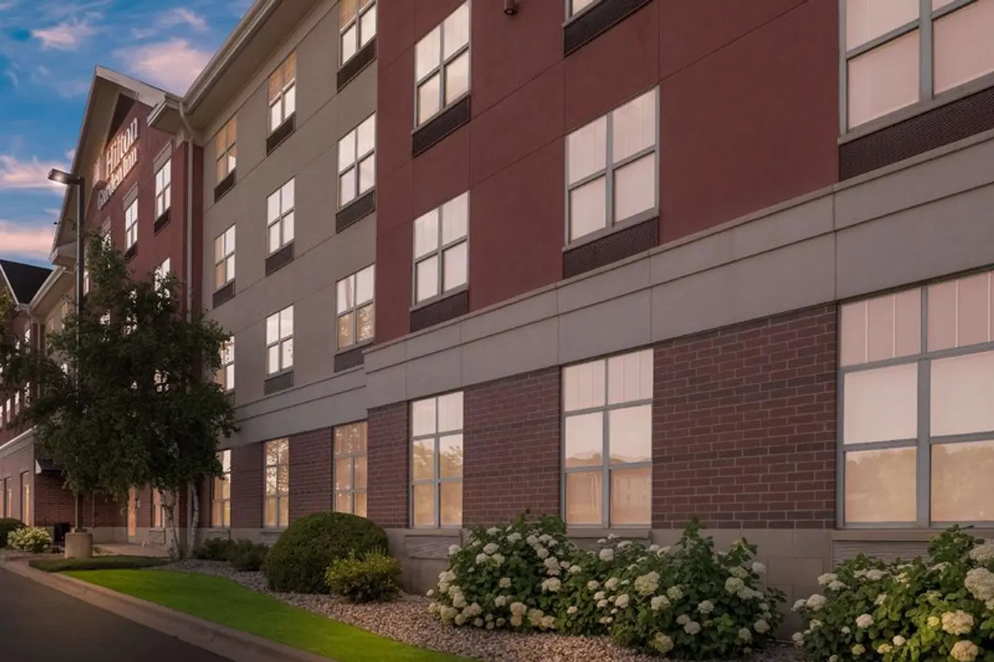 Hilton Garden Inn Rockford EXTERIOR