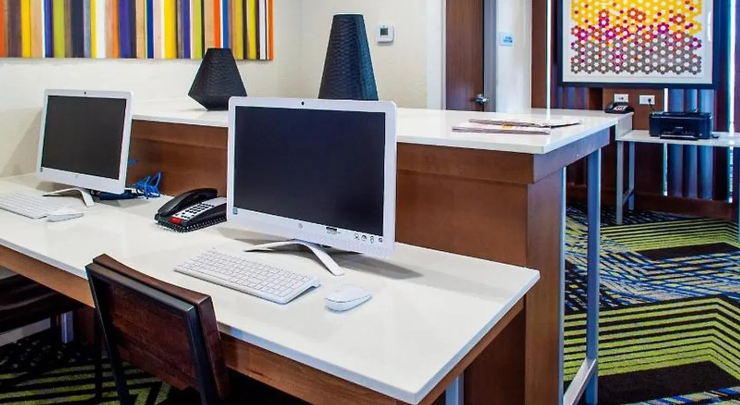 Holiday Inn Express & Suites Oklahoma City Airport by IHG ROOM_EXAMPLE