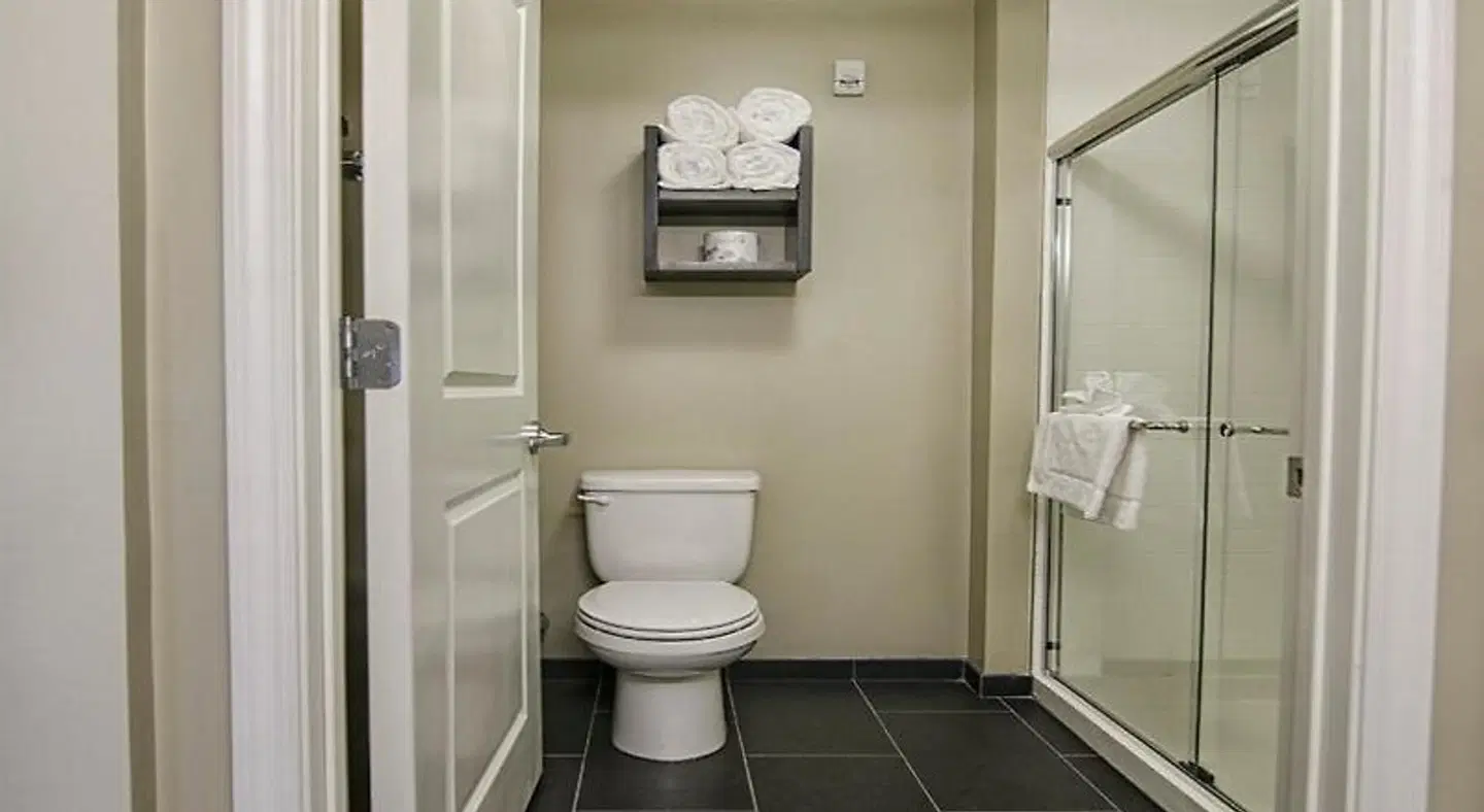 Staybridge Suites Marquette by IHG Badezimmer