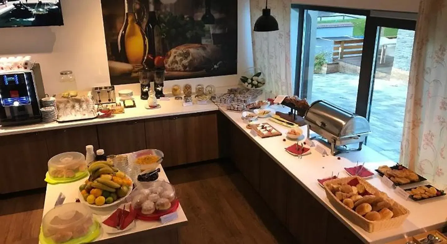 16 Lakes Hotel Restaurant