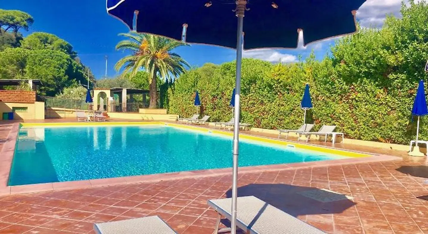La Valdana OUTDOOR_POOL