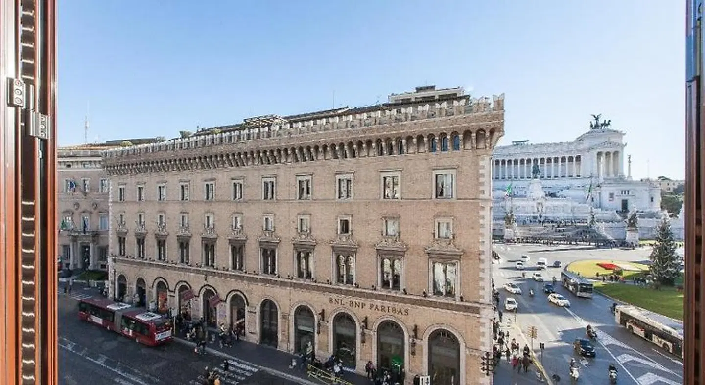 Piazza Venezia View Luxury Apartment by Rental In EXTERIOR