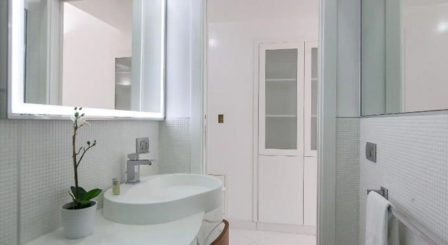 Piazza Venezia View Luxury Apartment by Rental In Badezimmer