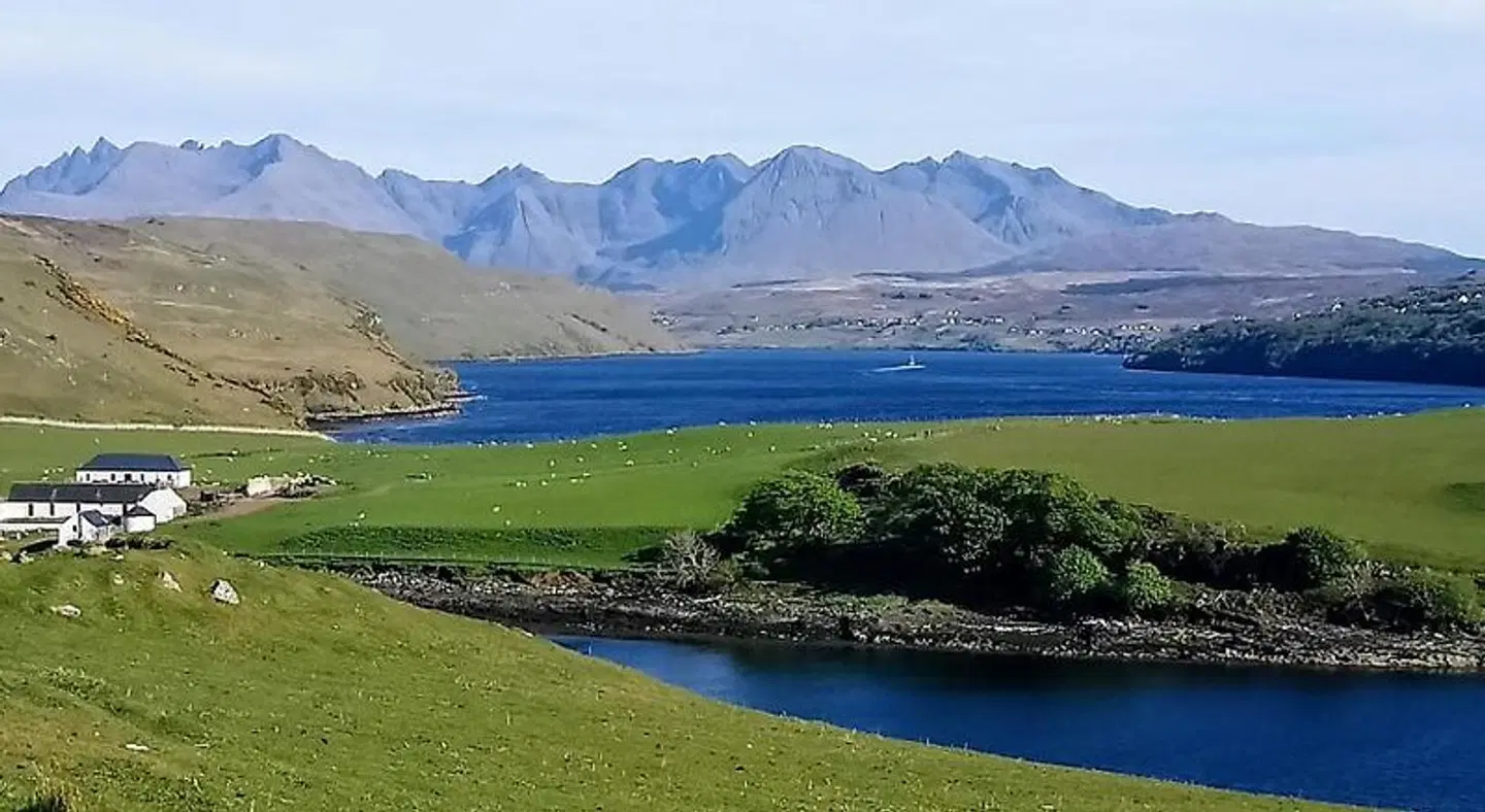 Skye Lodge LANDSCAPE
