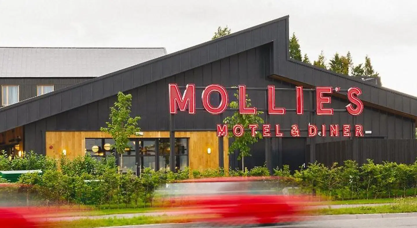 Mollie's Motel & Diner EXTERIOR