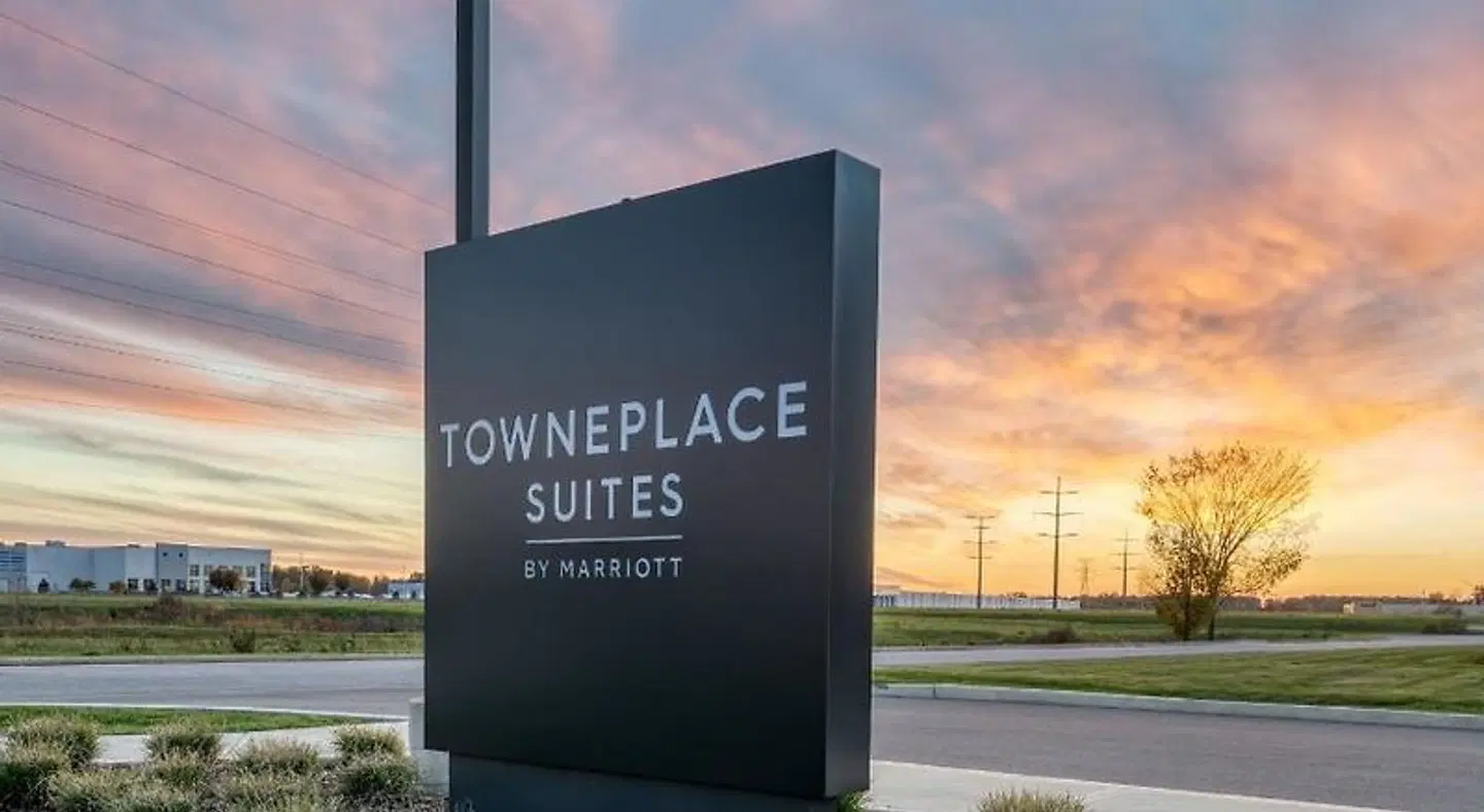 TownePlace Suites by Marriott Indianapolis Airport EXTERIOR