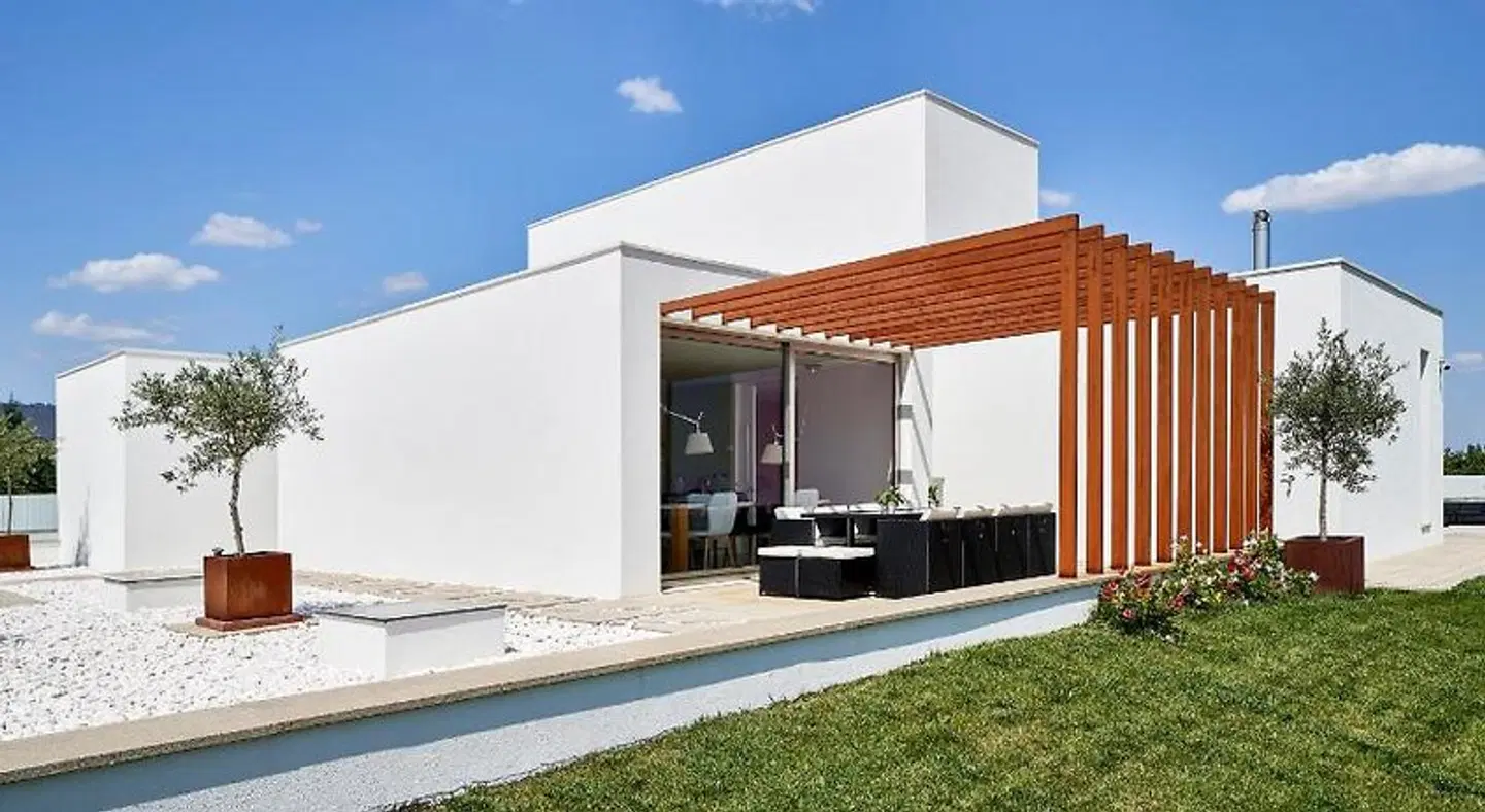 Oliveira House EXTERIOR
