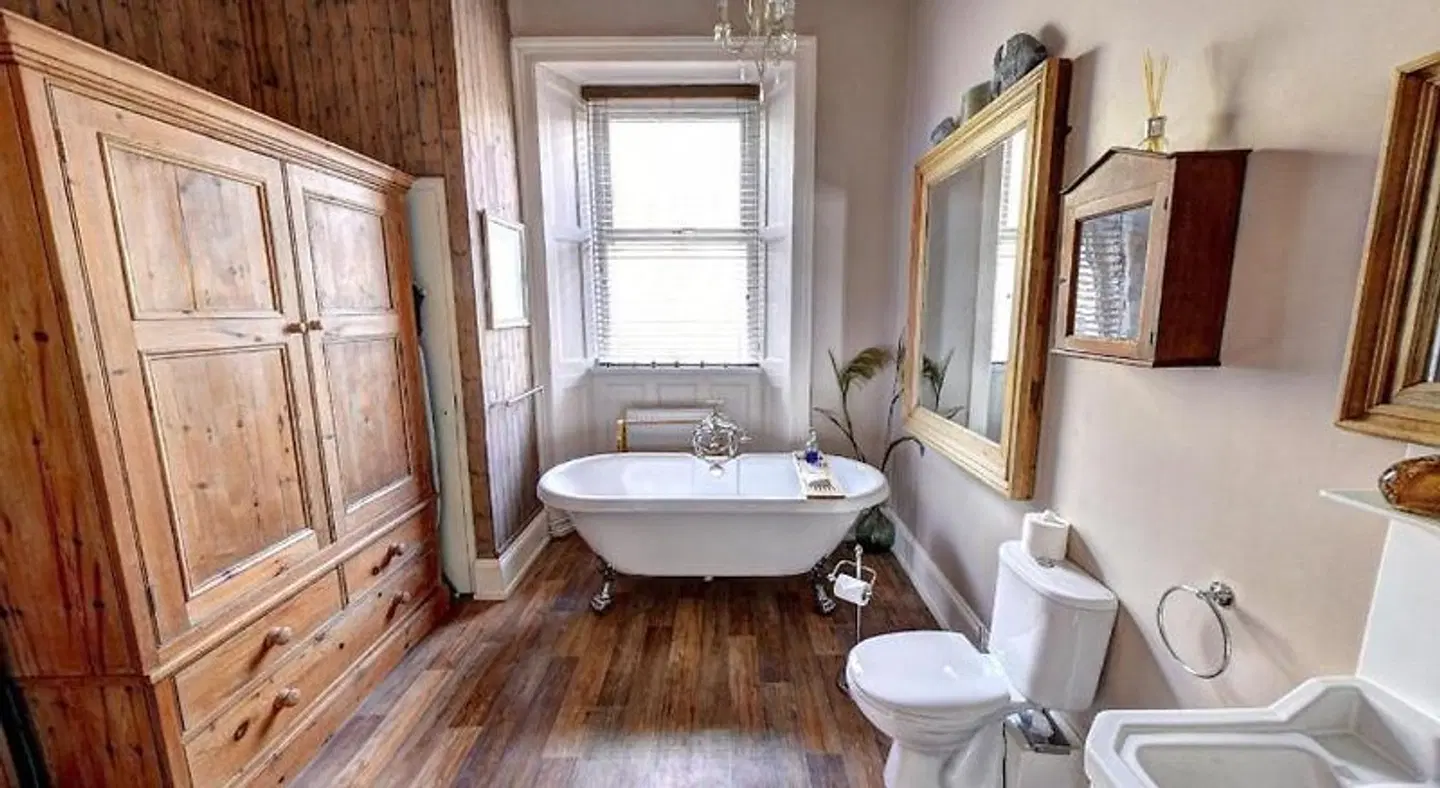 Ascot House Hotel Badezimmer