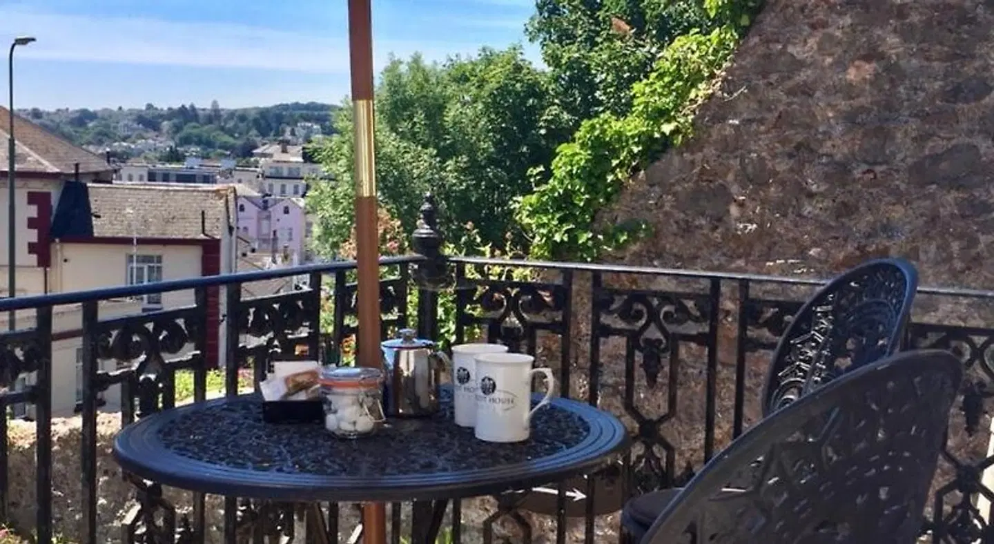 Ascot House Hotel Terrasse