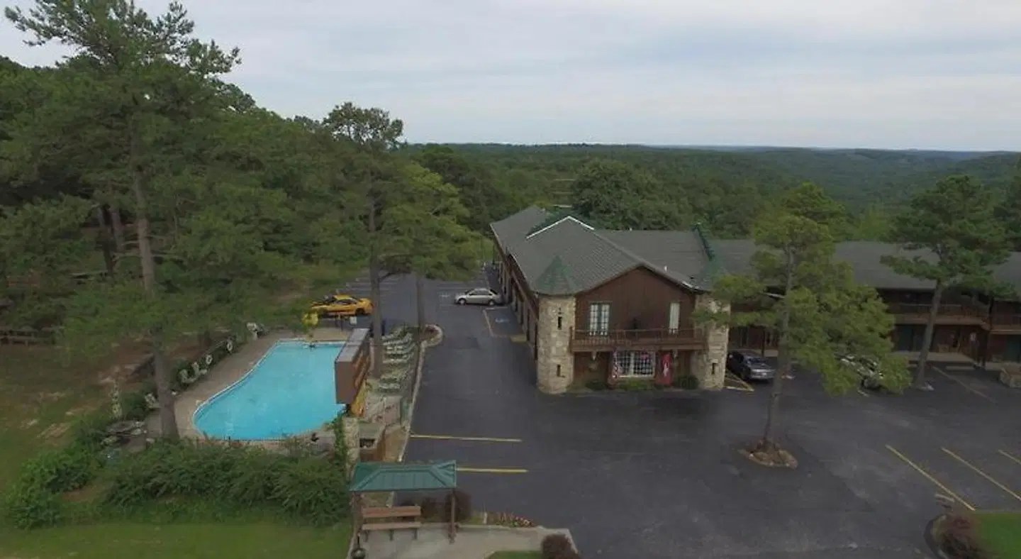 Country Mountain Inn EXTERIOR