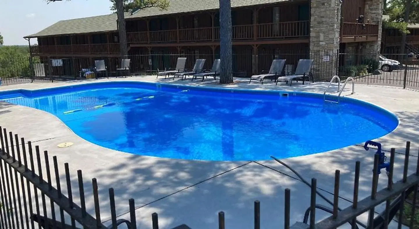 Country Mountain Inn OUTDOOR_POOL