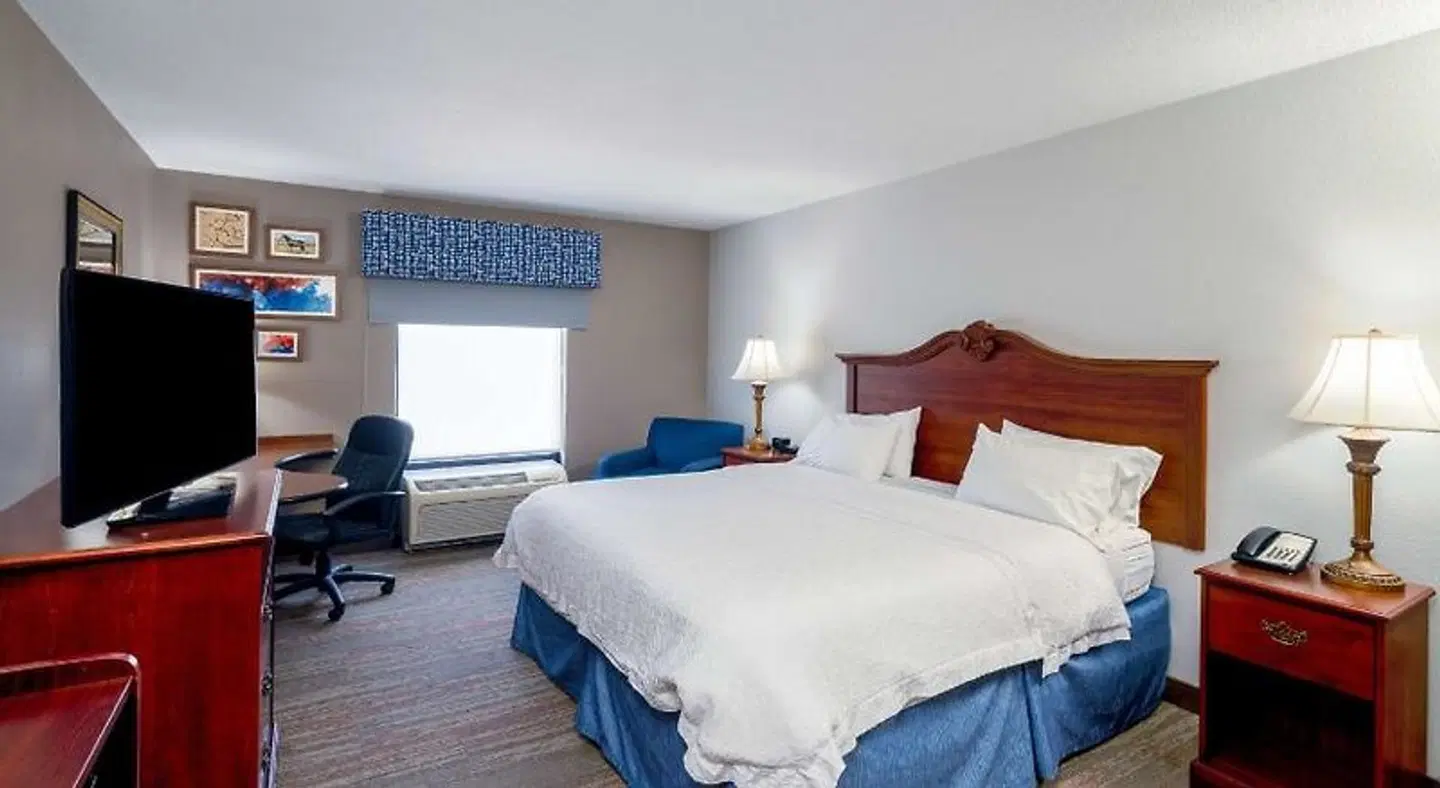 Hampton Inn London-North ROOM_EXAMPLE