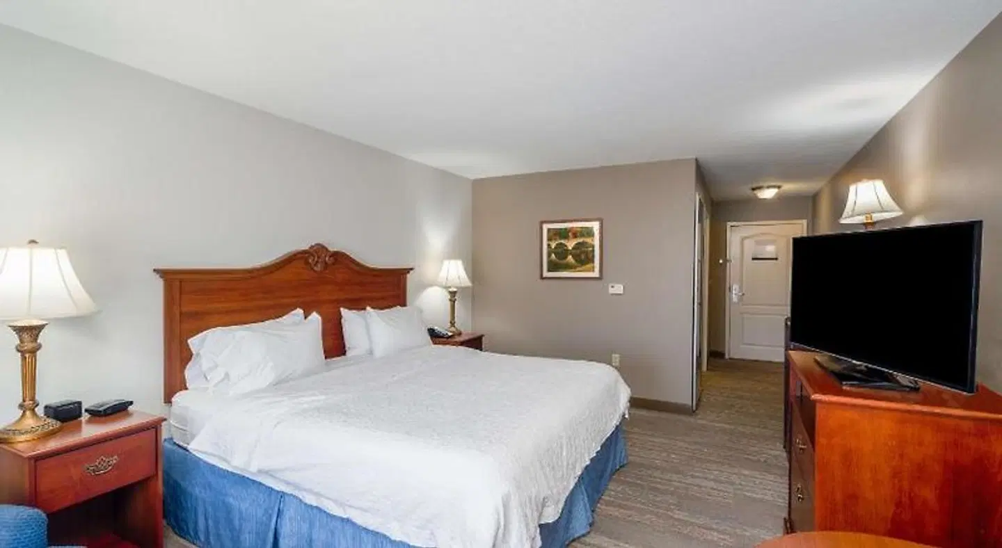 Hampton Inn London-North ROOM_EXAMPLE