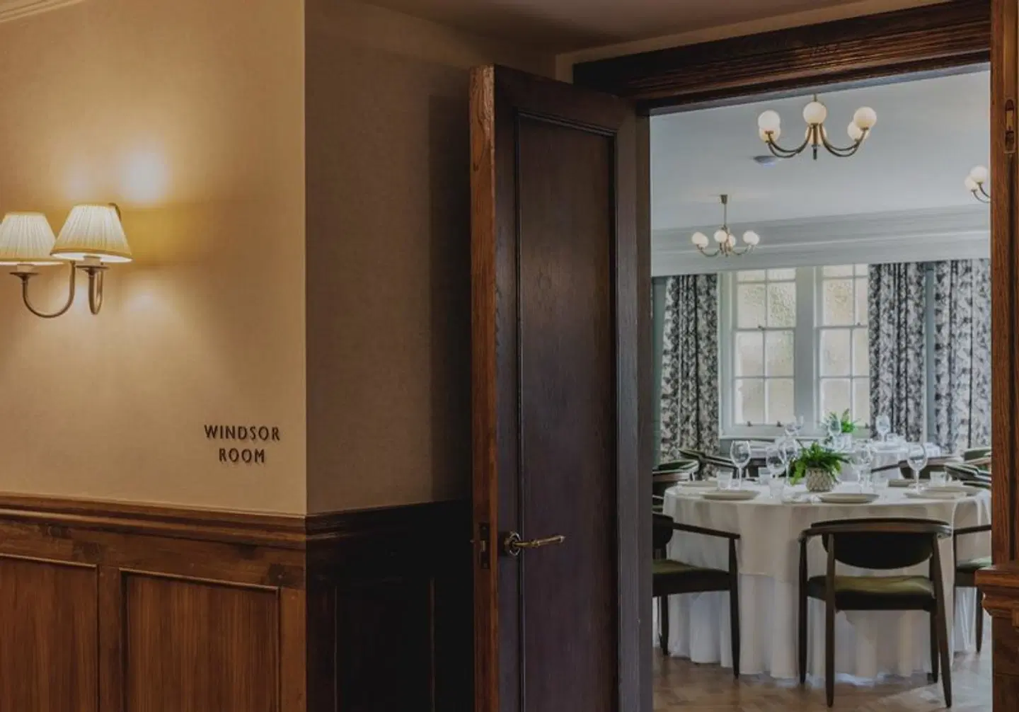 Queen's Hotel ROOM_EXAMPLE