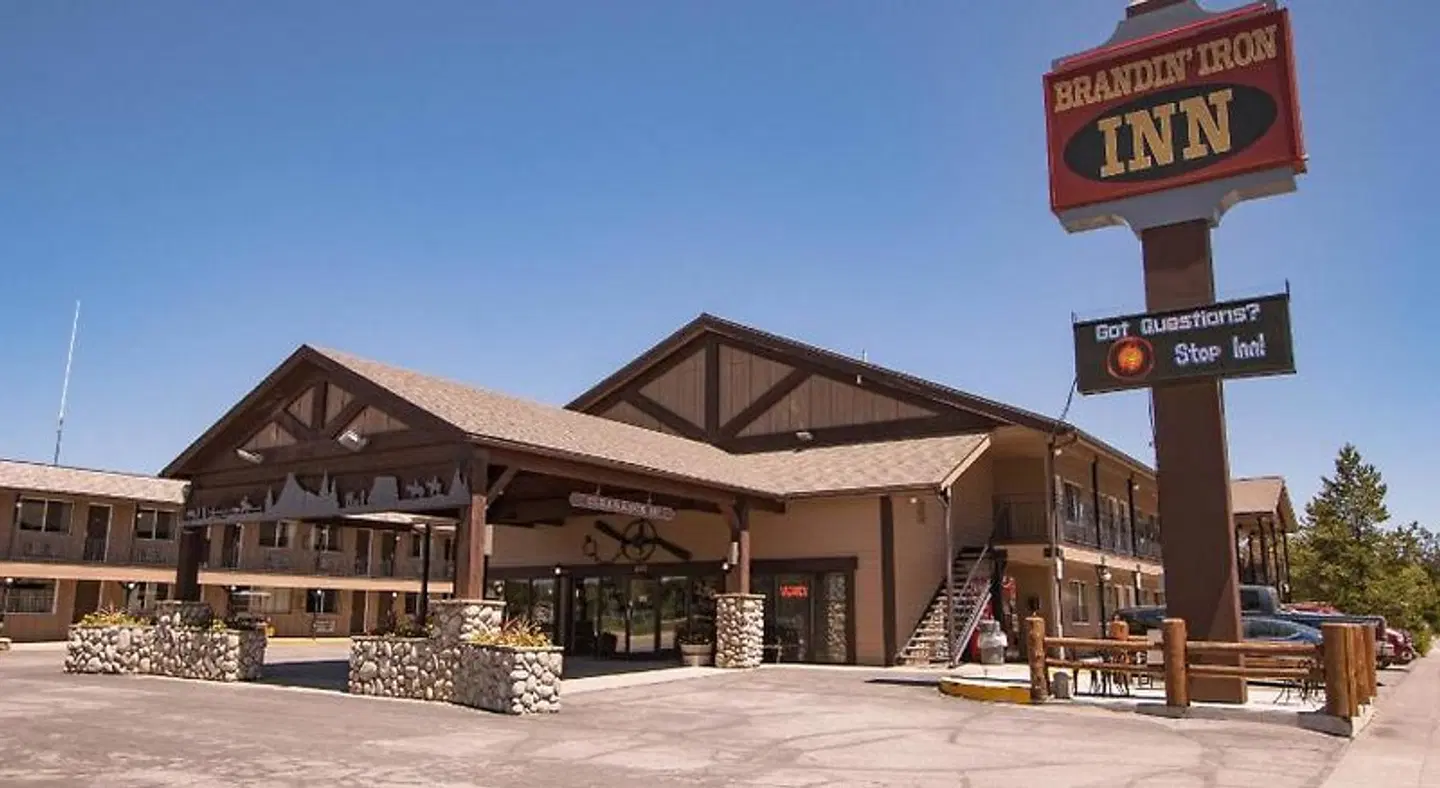 Brandin' Iron Inn EXTERIOR