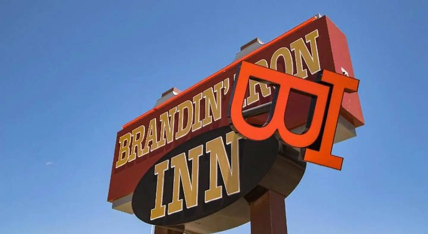 Brandin' Iron Inn EXTERIOR