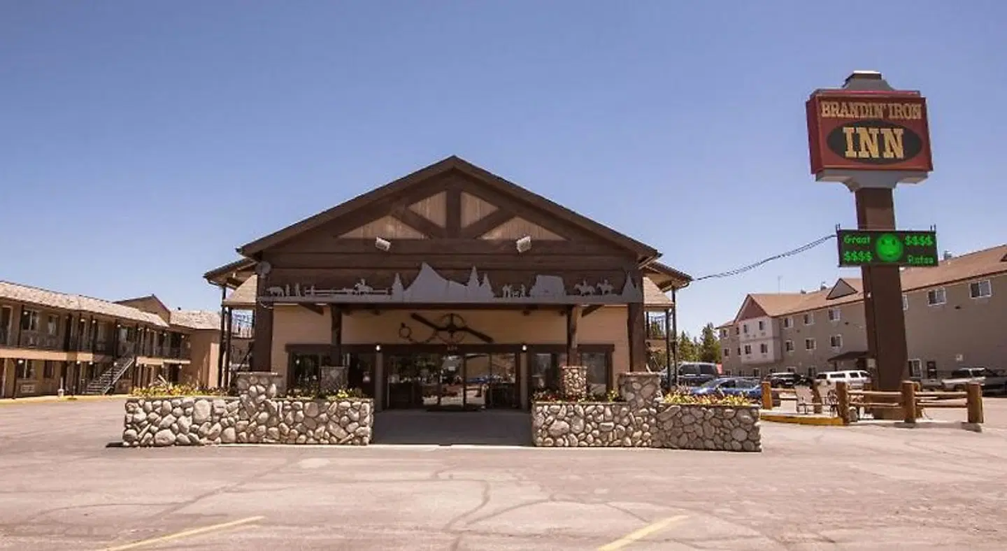 Brandin' Iron Inn EXTERIOR