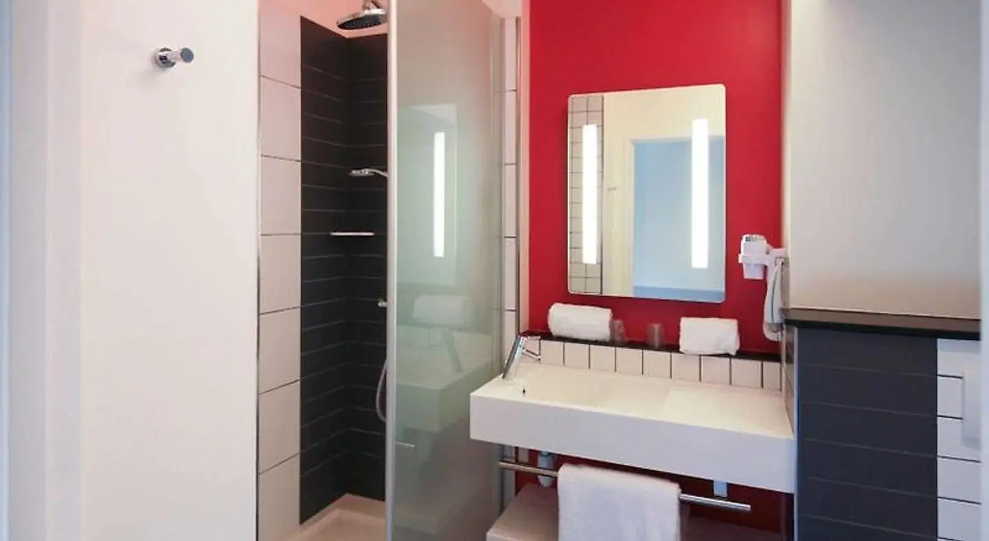 ibis Styles Flers Badezimmer