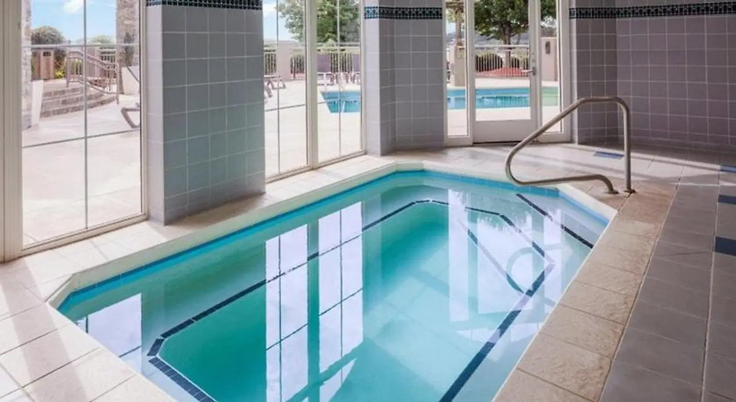 Holiday Inn Express & Suites Asheville SW - Outlet Ctr Area by IHG Hallenbad