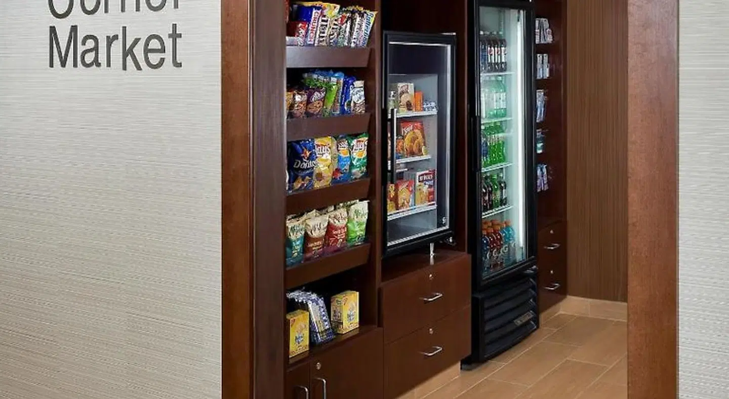 Fairfield by Marriott Inn & Suites Lexington Keeneland Airport Bar