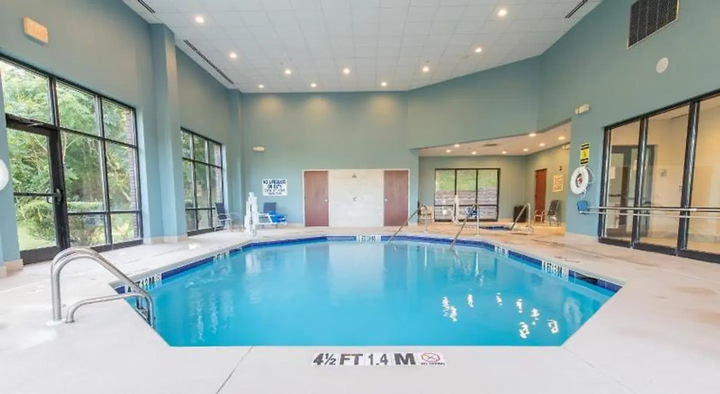 Holiday Inn Express Johnson City by IHG Hallenbad