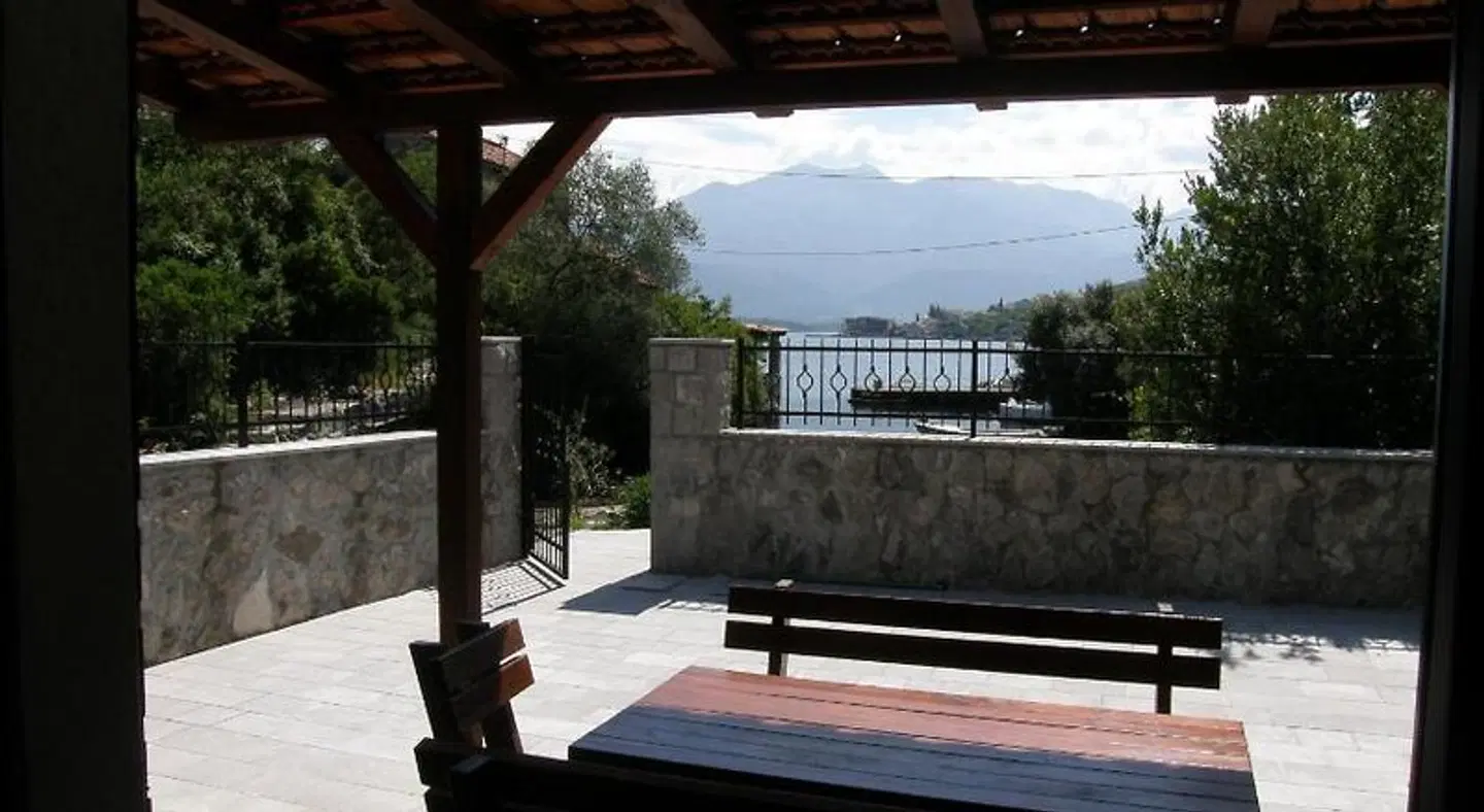 Apartments Kovinic Terrasse