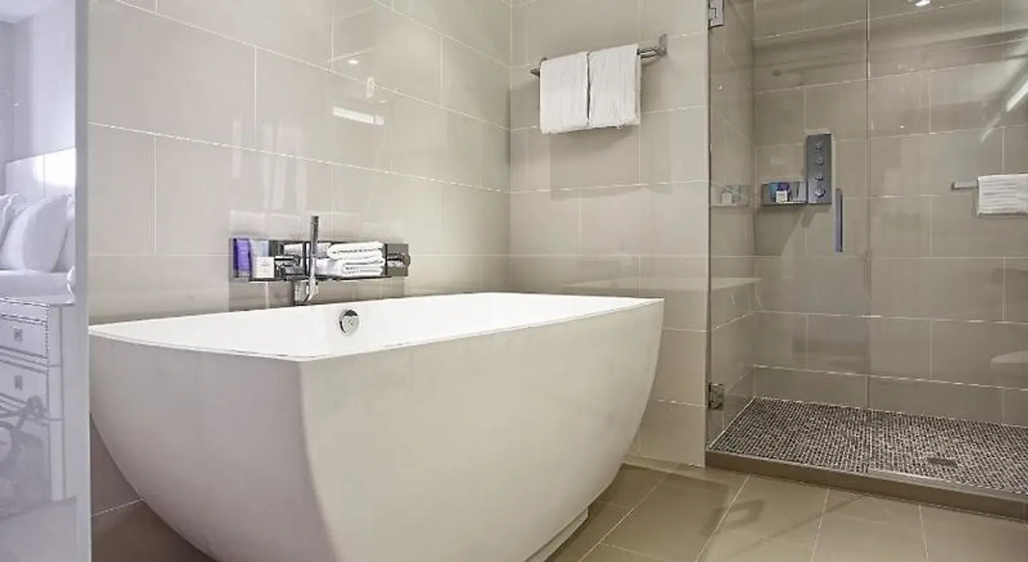 J House Greenwich Hotel Badezimmer
